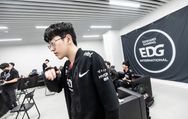 阵某些强队 阵某些强队