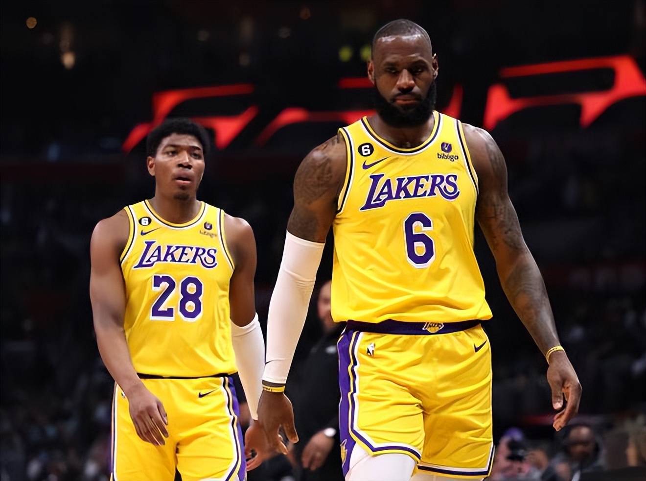 边锋低射得 边锋低射得